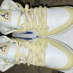 Wmns Air Jordan 1 Mid